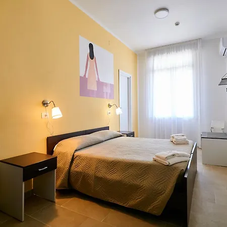 Solee, Family Holidays & Hostelling Чезенатико